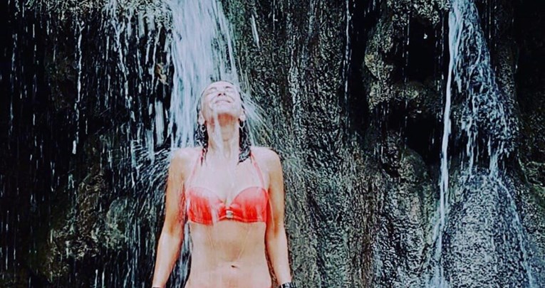 Ecija Ojdanić se pohvalila kupaćim kostimom koji obožavaju sve generacije